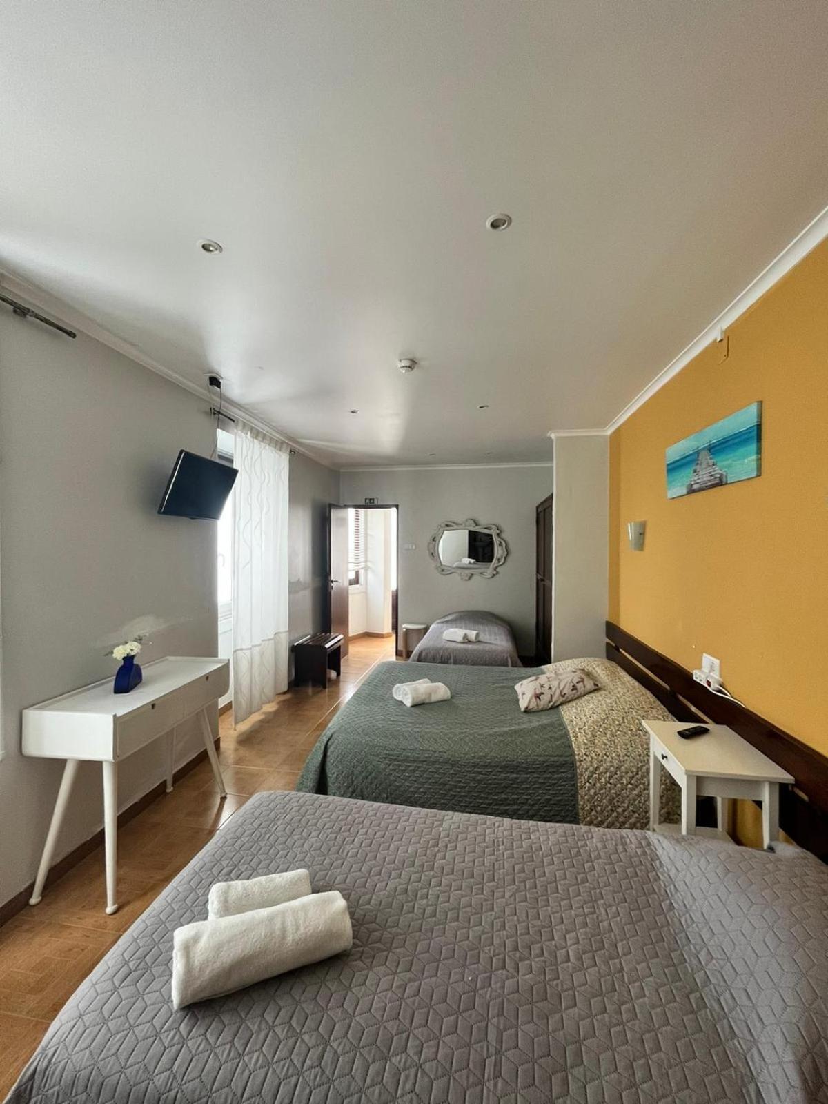 Residencia Aviz Hotel Peniche Exterior photo